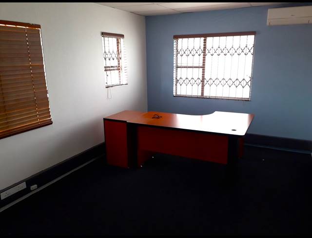400M² OFFICE TO LET IN ROOIHUISKRAAL